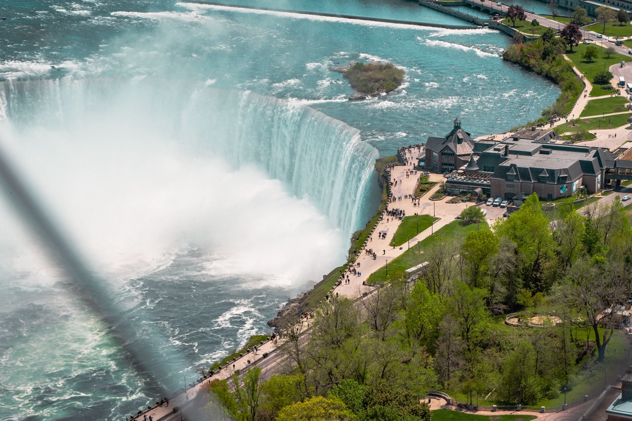 Accessible walking routes near Horseshoe Falls