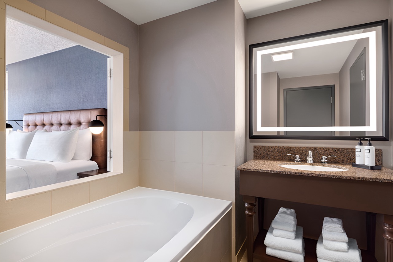 Family-friendly entertainment at Wyndham Grand Fallsview Hotel
