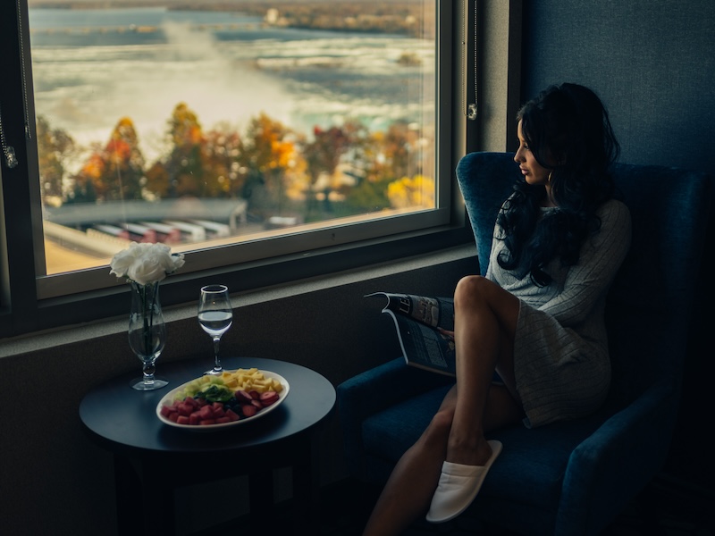 A cozy hotel stay in Niagara Falls